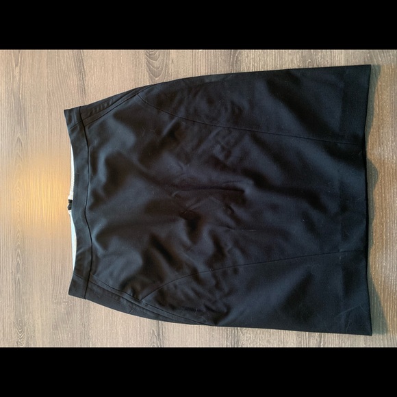 RW&CO suit skirt size two. - Picture 1 of 3